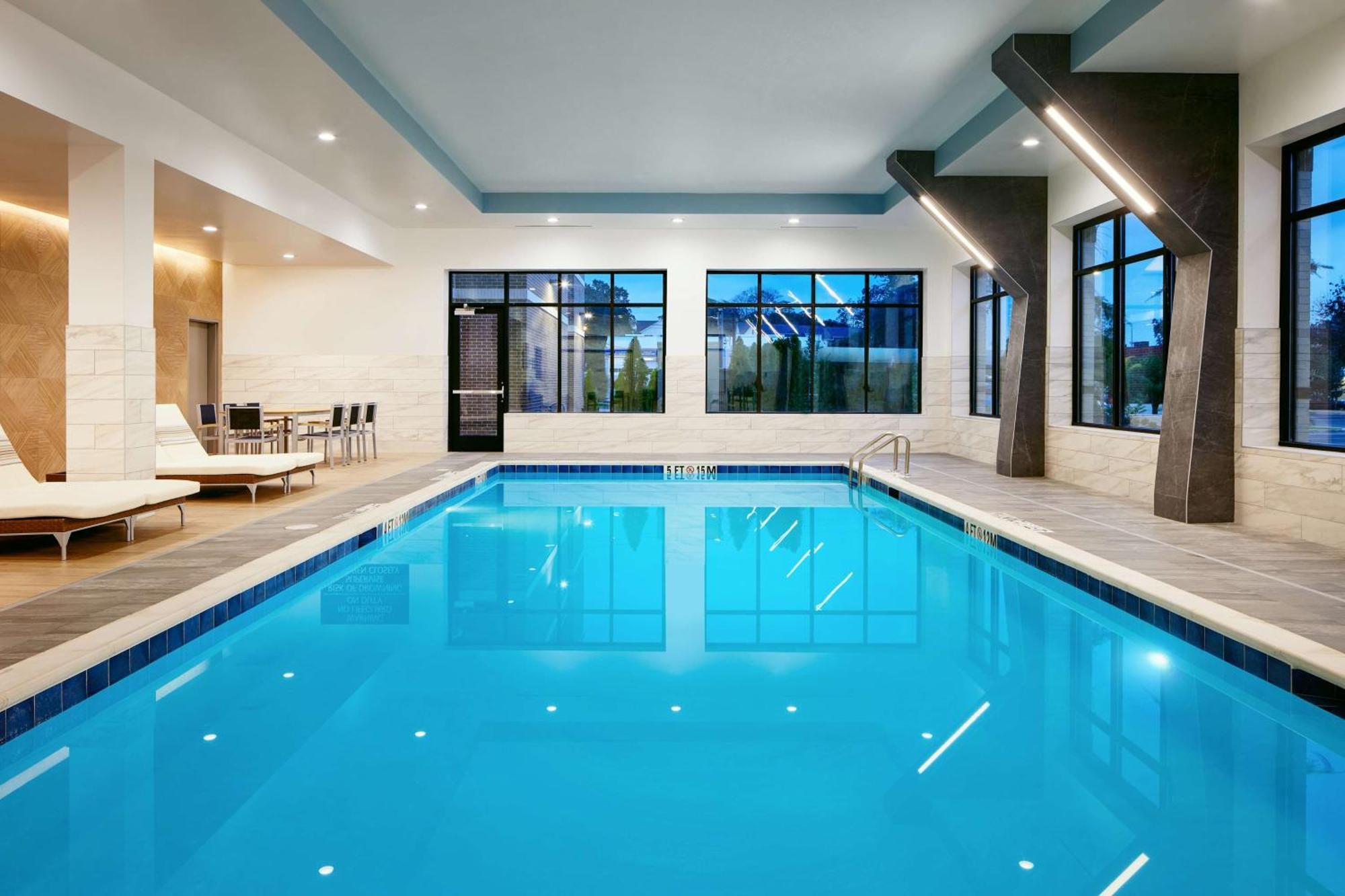 Embassy Suites By Hilton Atlanta Airport North Hapeville Exterior foto