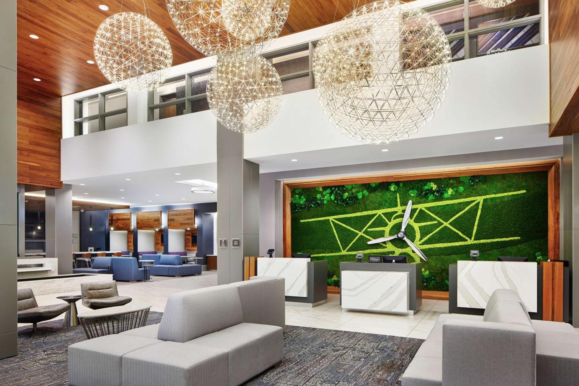 Embassy Suites By Hilton Atlanta Airport North Hapeville Exterior foto